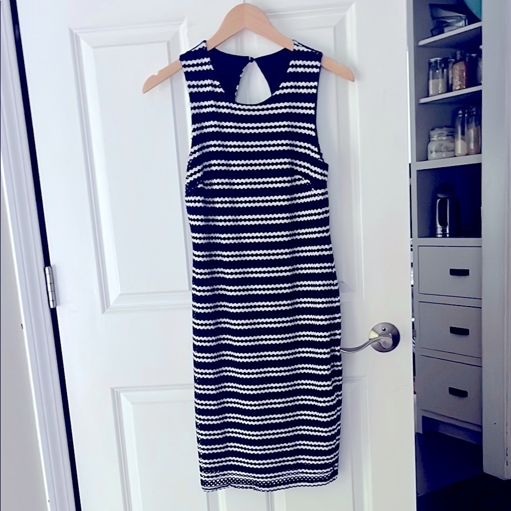 Eight Sixty Navy & White Sheath Mini sleeveless Dress w/ keyhole back size small